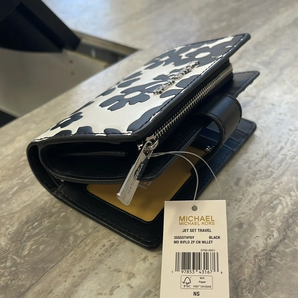 Michael Kors Jet Set Medium Floral Print Bi-Fold Wallet
Black 
NWT - Picture 14 of 16